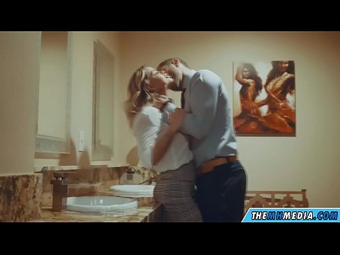 ❤️ Вақте ки як малламуй busty шумо дар як ҳоҷатхона ҷамъиятӣ seduces ❤️❌ Супер секс дар мо tg.ttsex.ru ❤